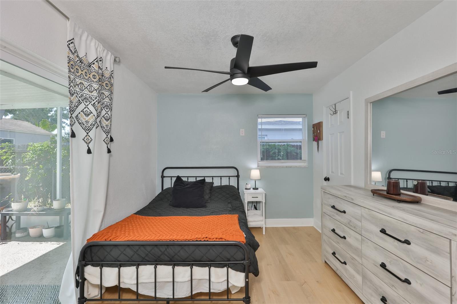 Listing photo id 8 for 8391 59th Lane N