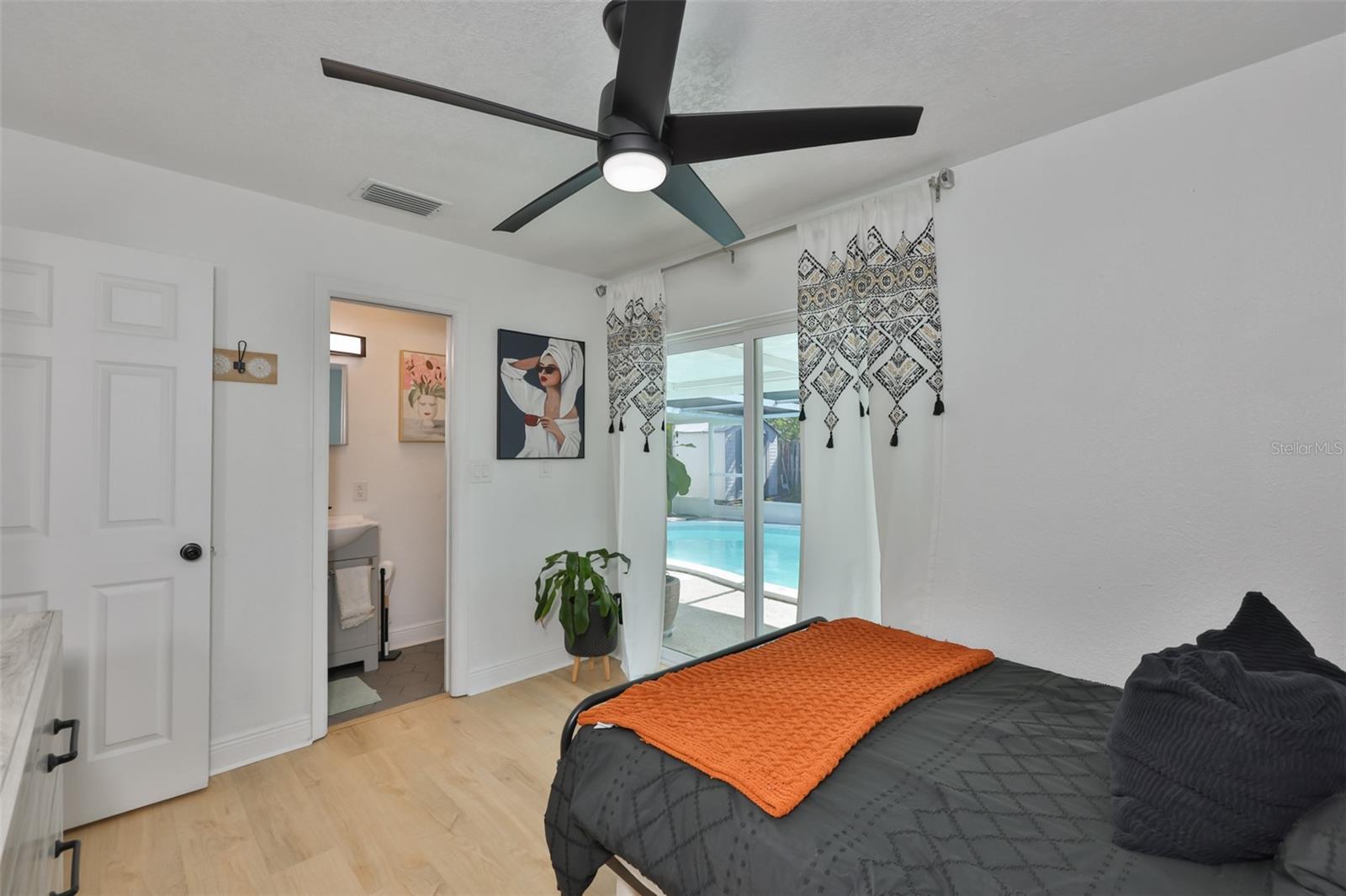 Listing photo id 9 for 8391 59th Lane N