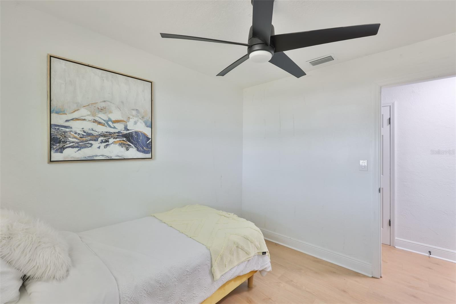 Listing photo id 13 for 8391 59th Lane N