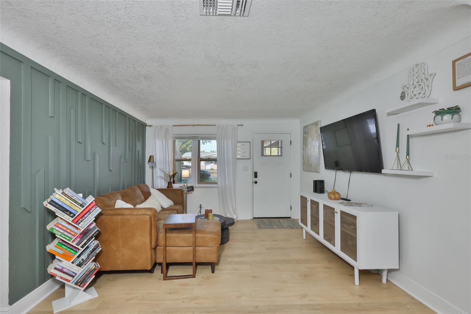 Listing photo id 14 for 8391 59th Lane N