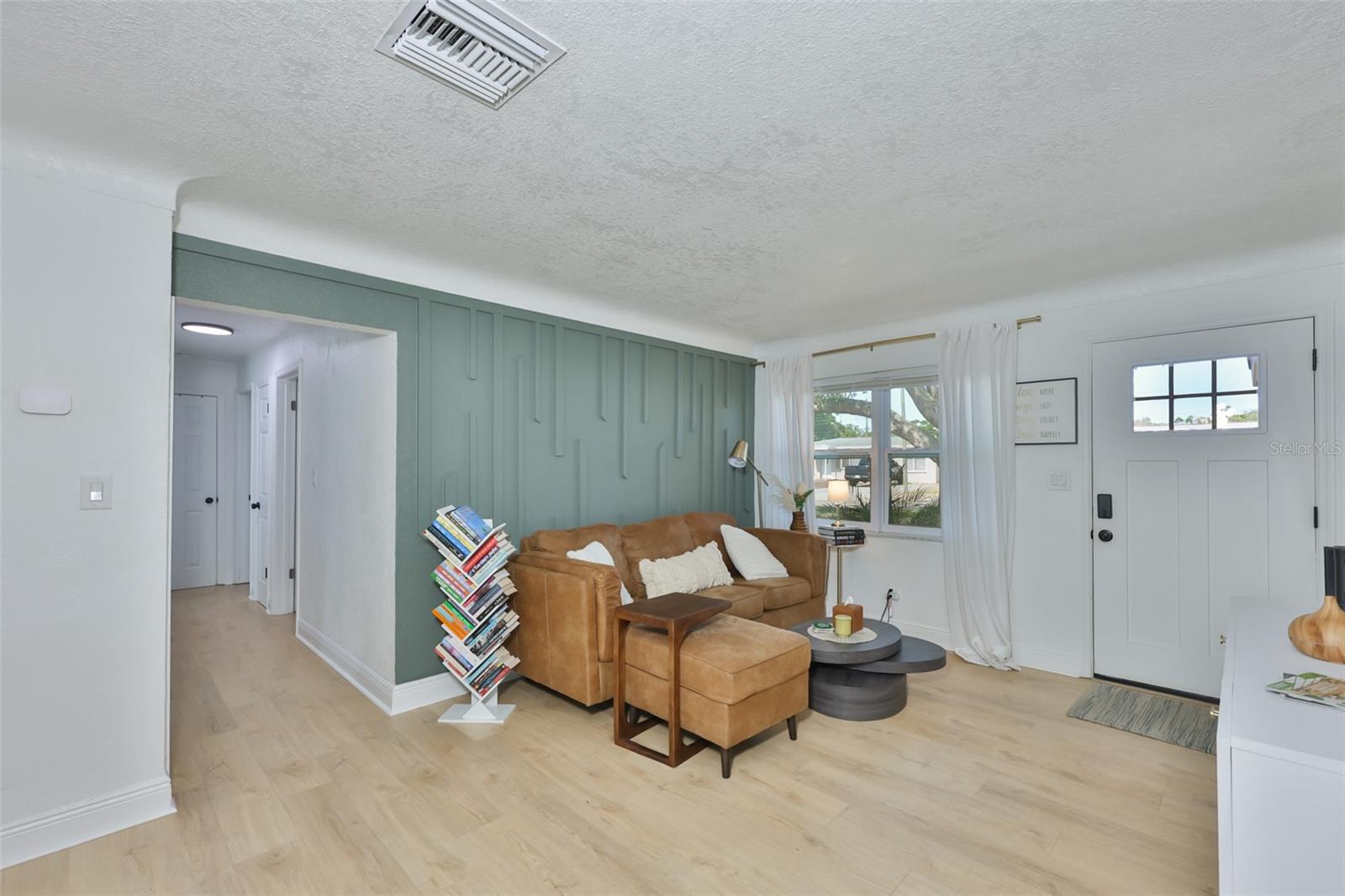 Listing photo id 15 for 8391 59th Lane N