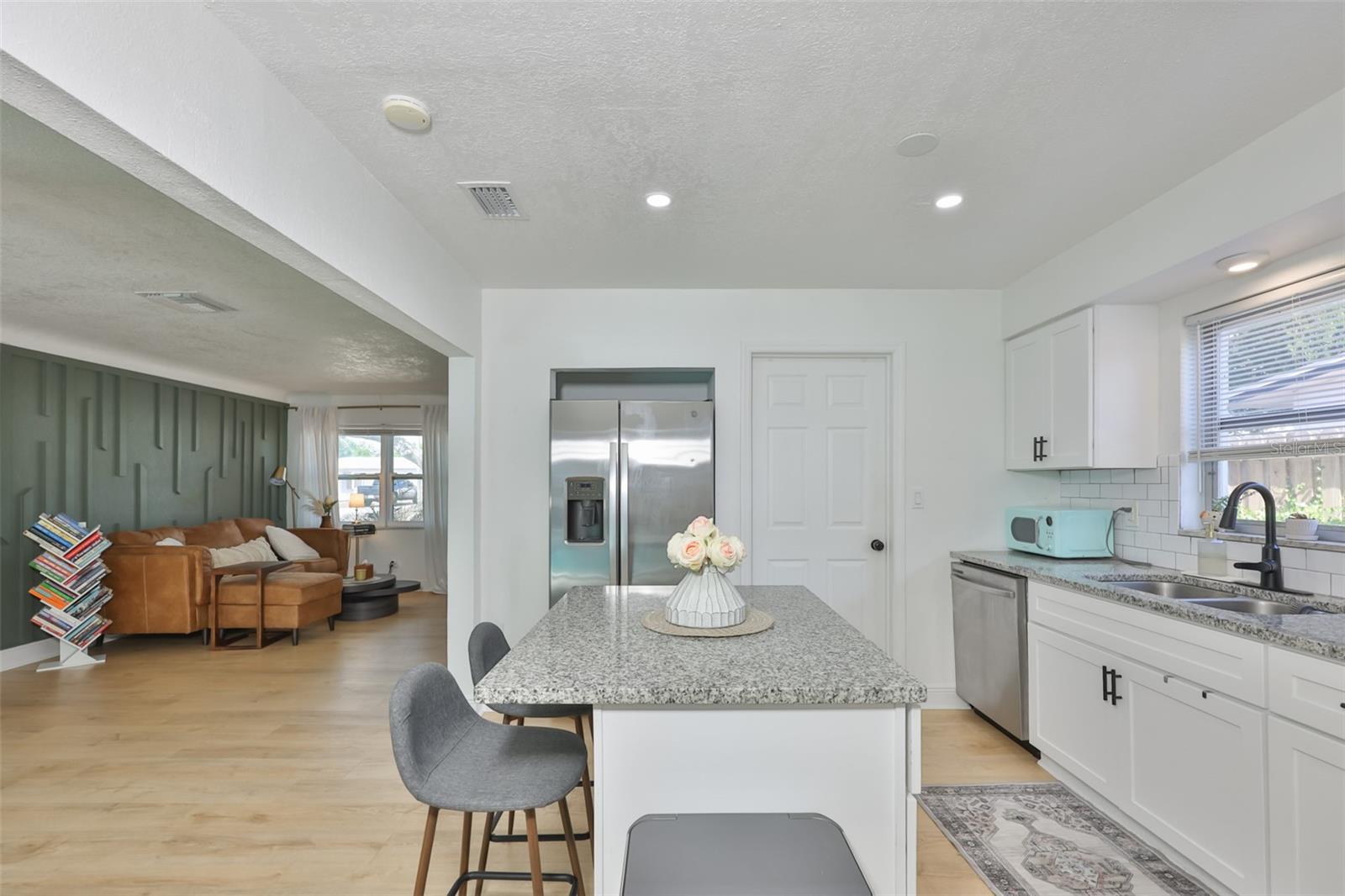 Listing photo id 17 for 8391 59th Lane N