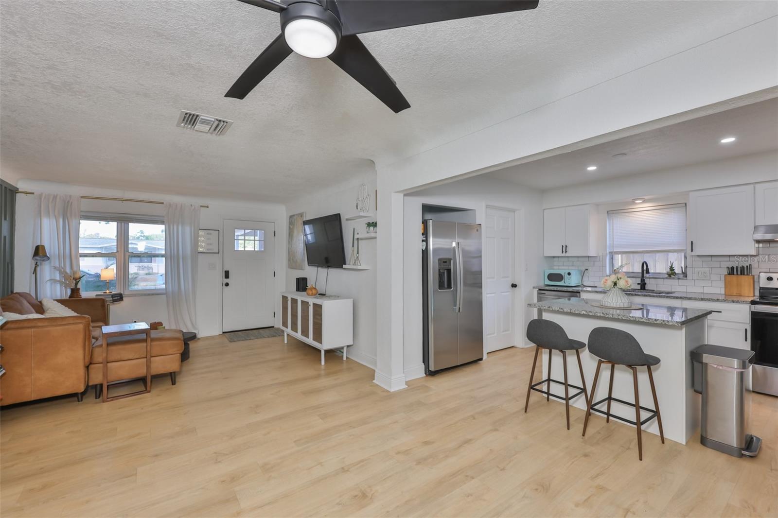 Listing photo id 0 for 8391 59th Lane N