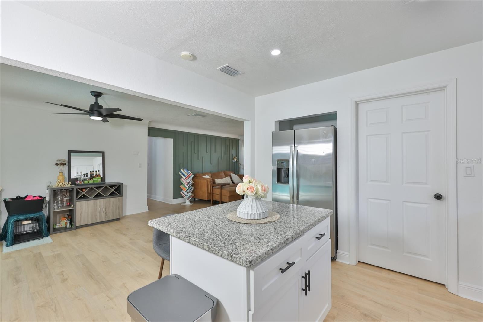 Listing photo id 18 for 8391 59th Lane N