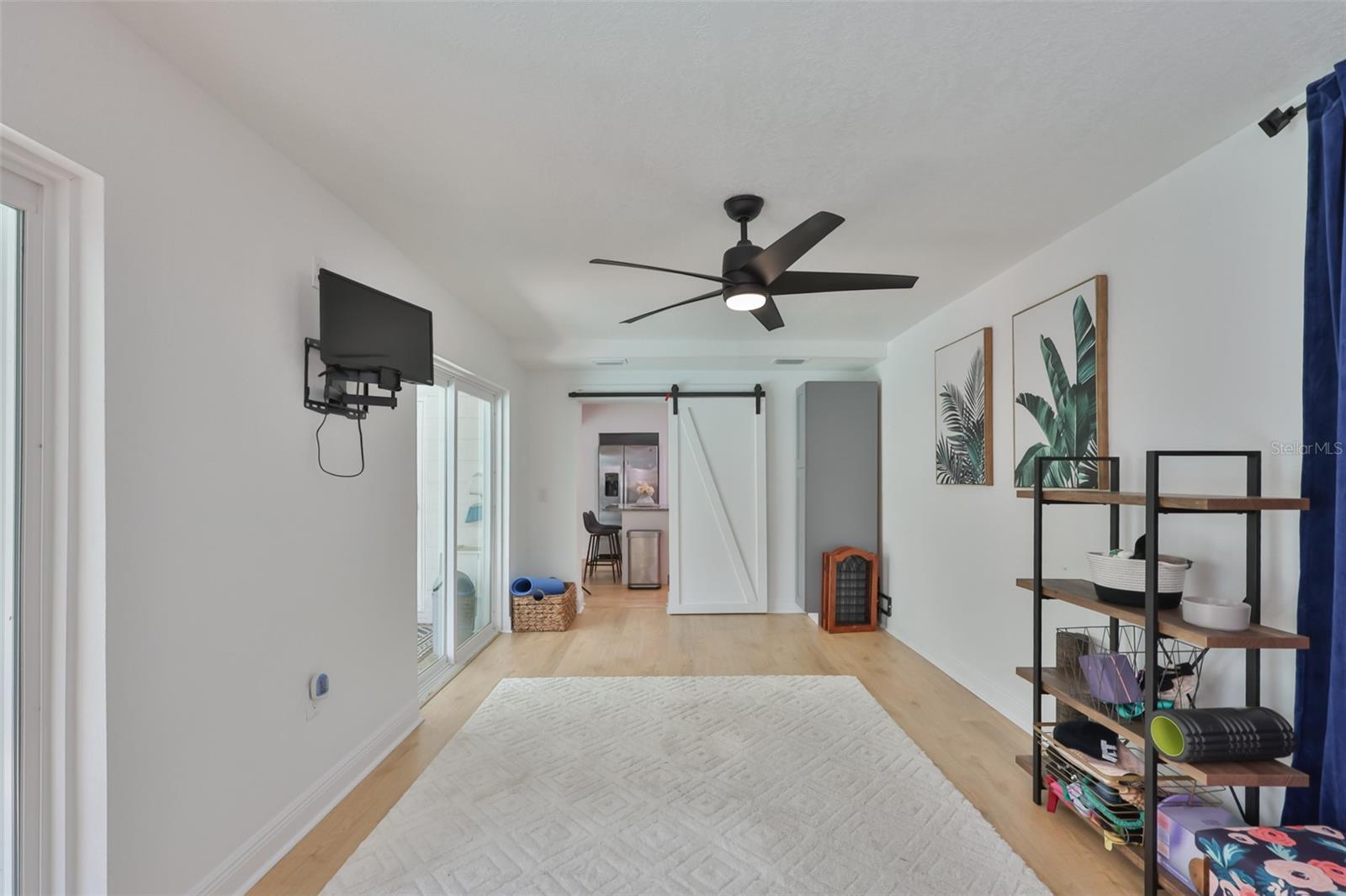 Listing photo id 21 for 8391 59th Lane N