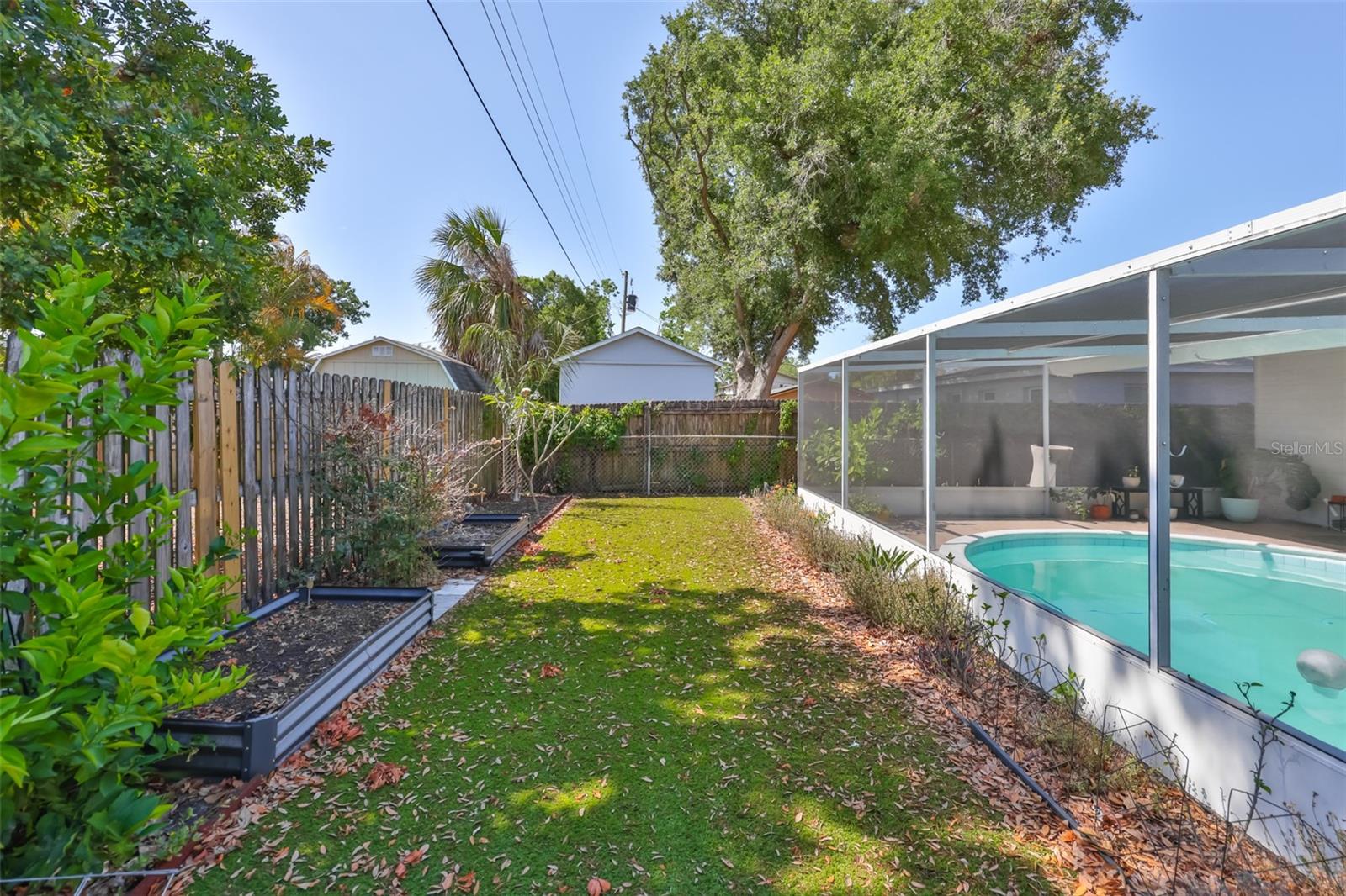 Listing photo id 27 for 8391 59th Lane N