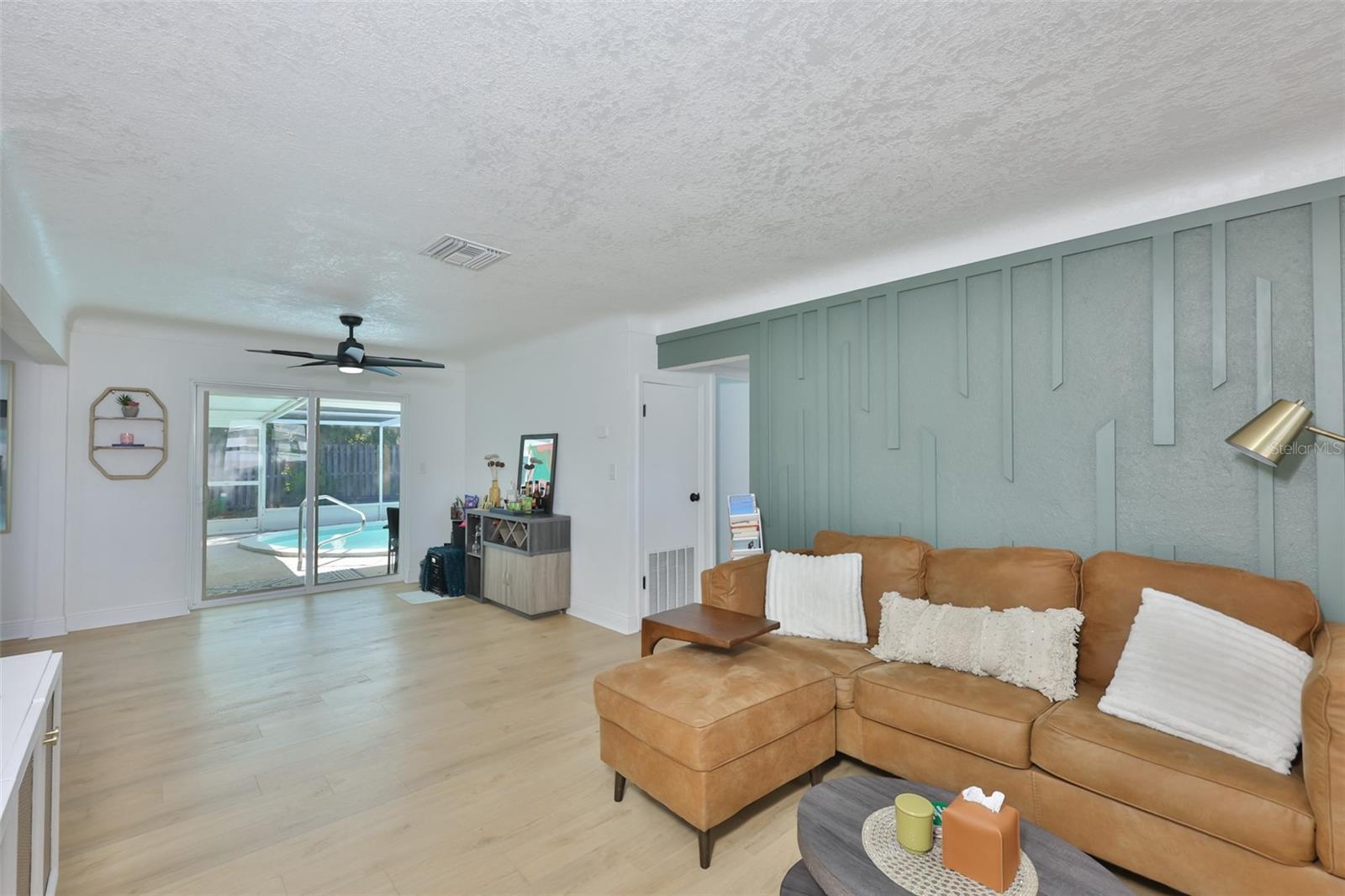 Listing photo id 1 for 8391 59th Lane N