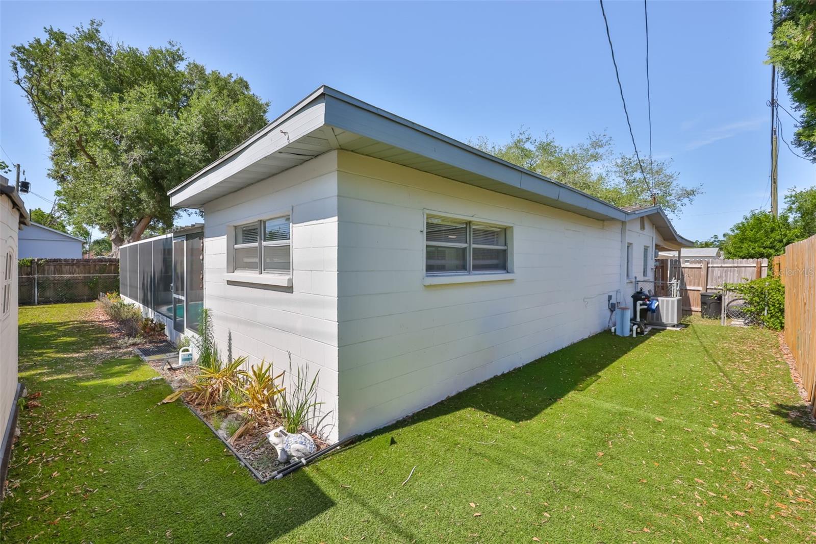 Listing photo id 28 for 8391 59th Lane N