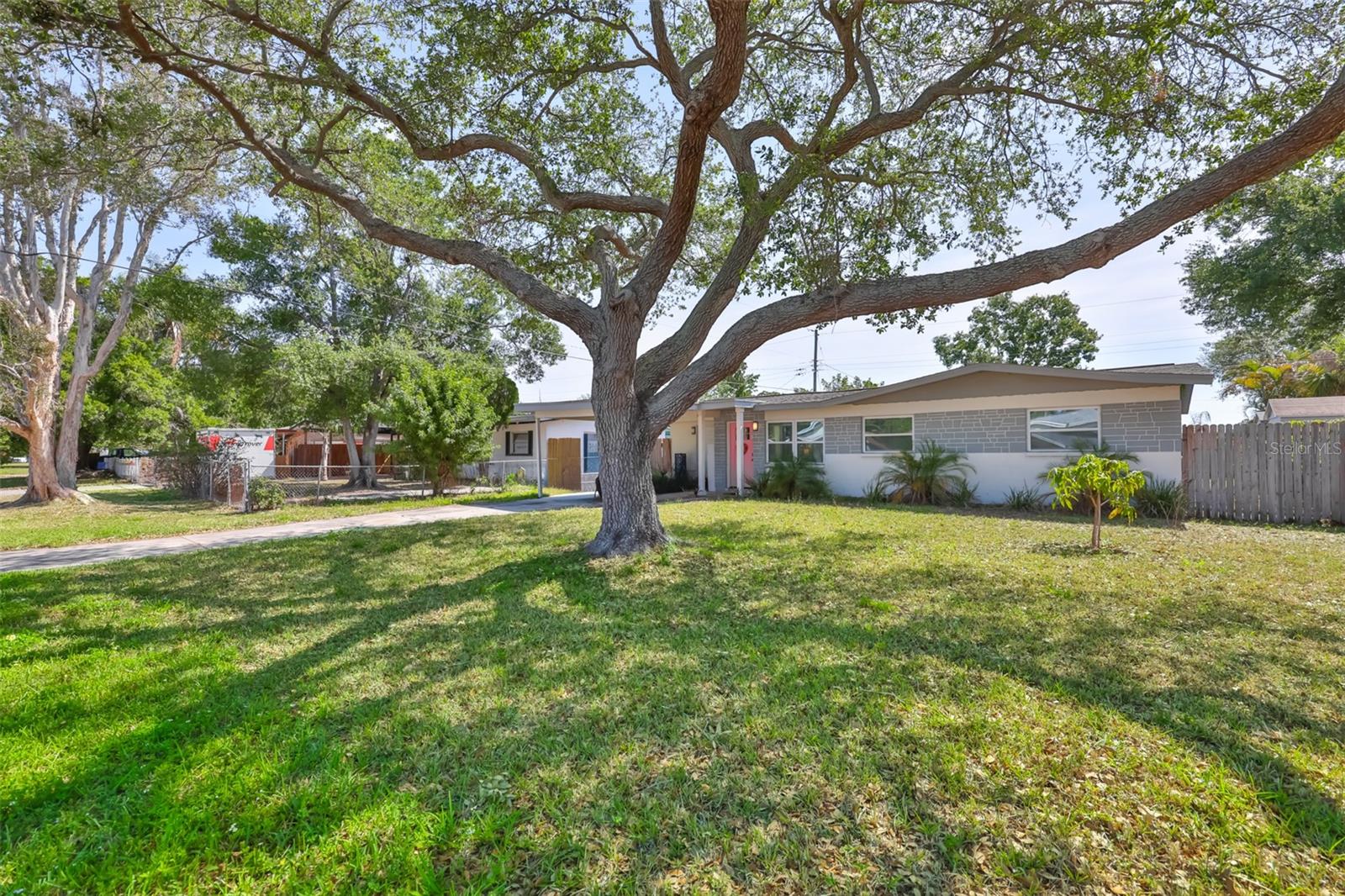 Listing photo id 29 for 8391 59th Lane N