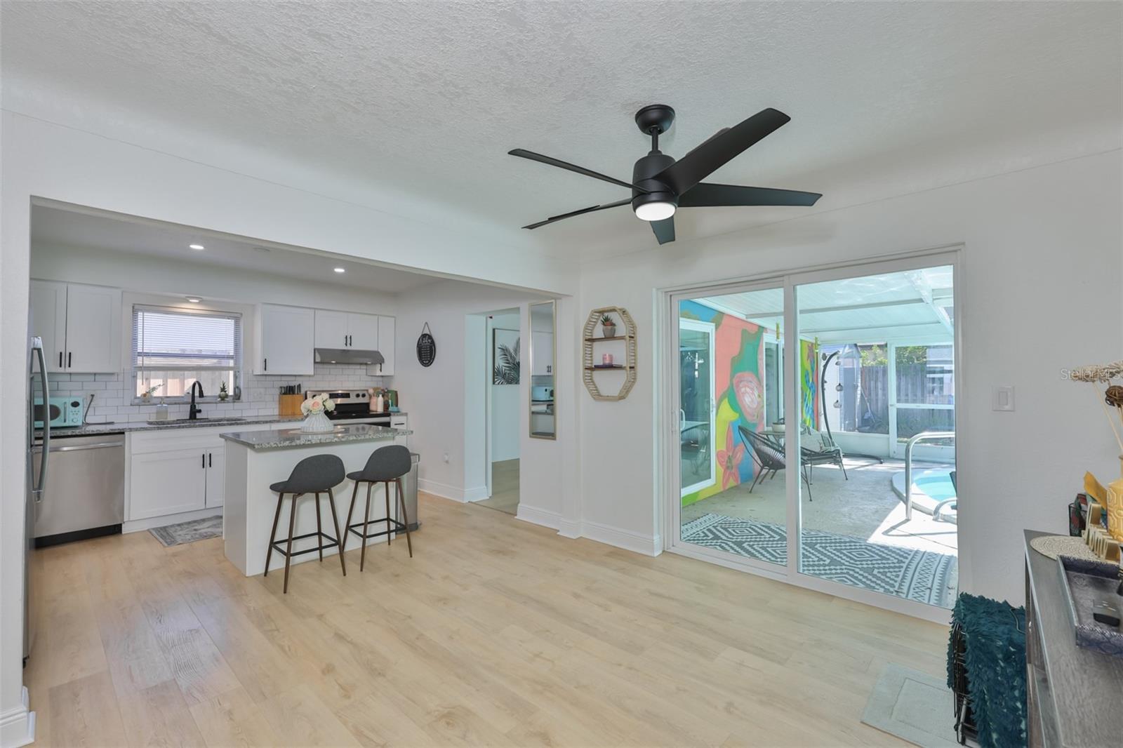 Listing photo id 2 for 8391 59th Lane N