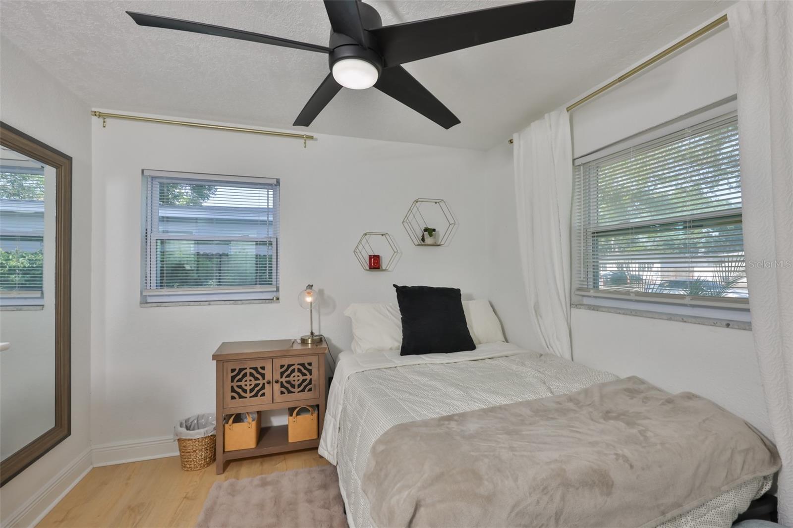 Listing photo id 5 for 8391 59th Lane N