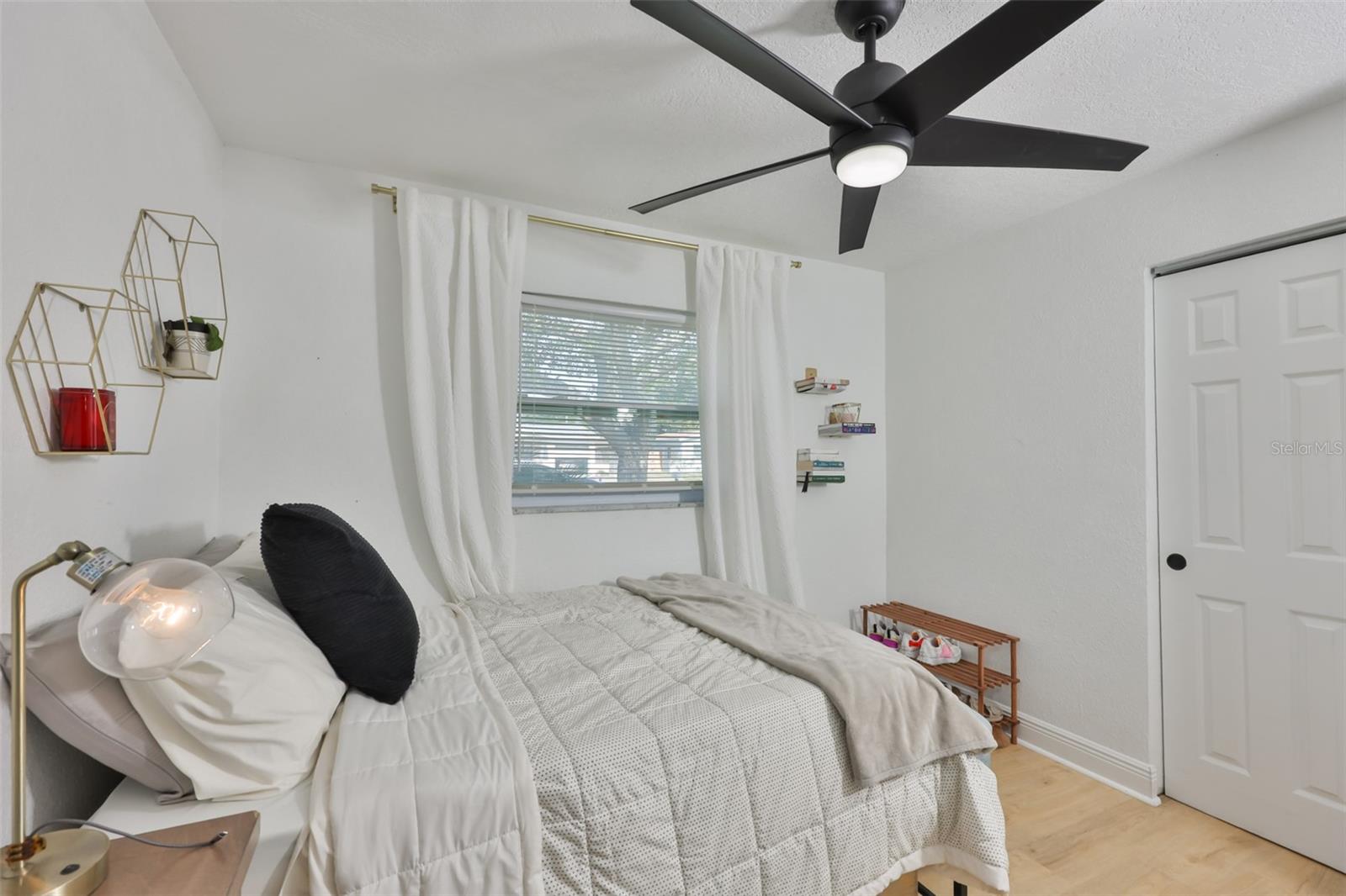 Listing photo id 6 for 8391 59th Lane N