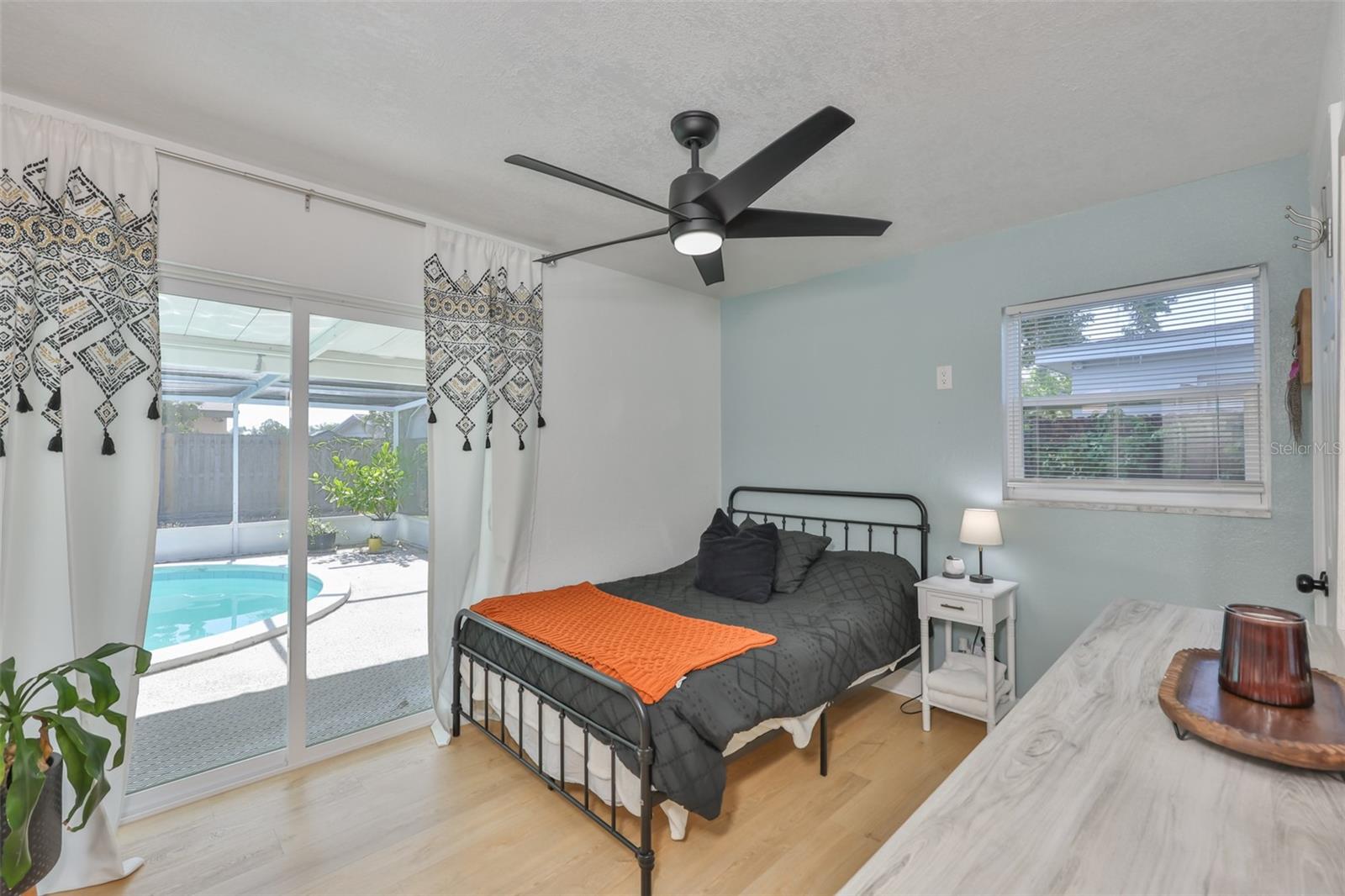Listing photo id 7 for 8391 59th Lane N