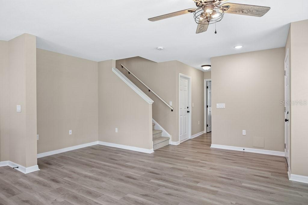 Image 11 of 28 For 10831 Johanna Avenue