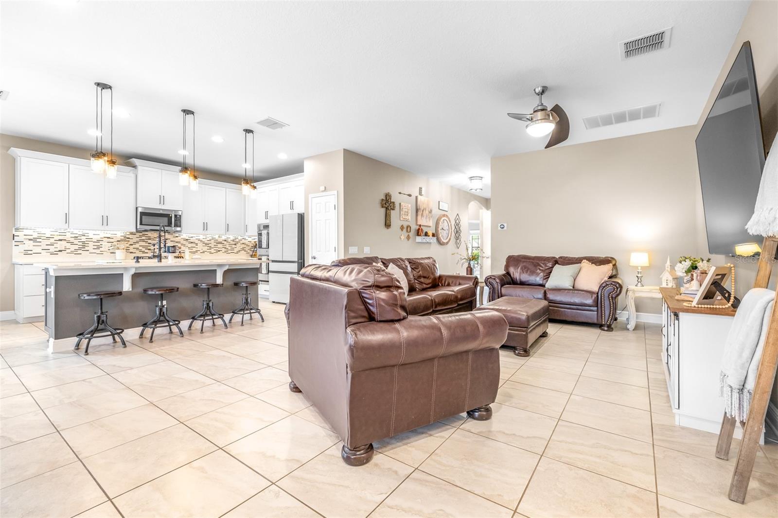 Listing photo id 11 for 21827 Billowy Jaunt Drive