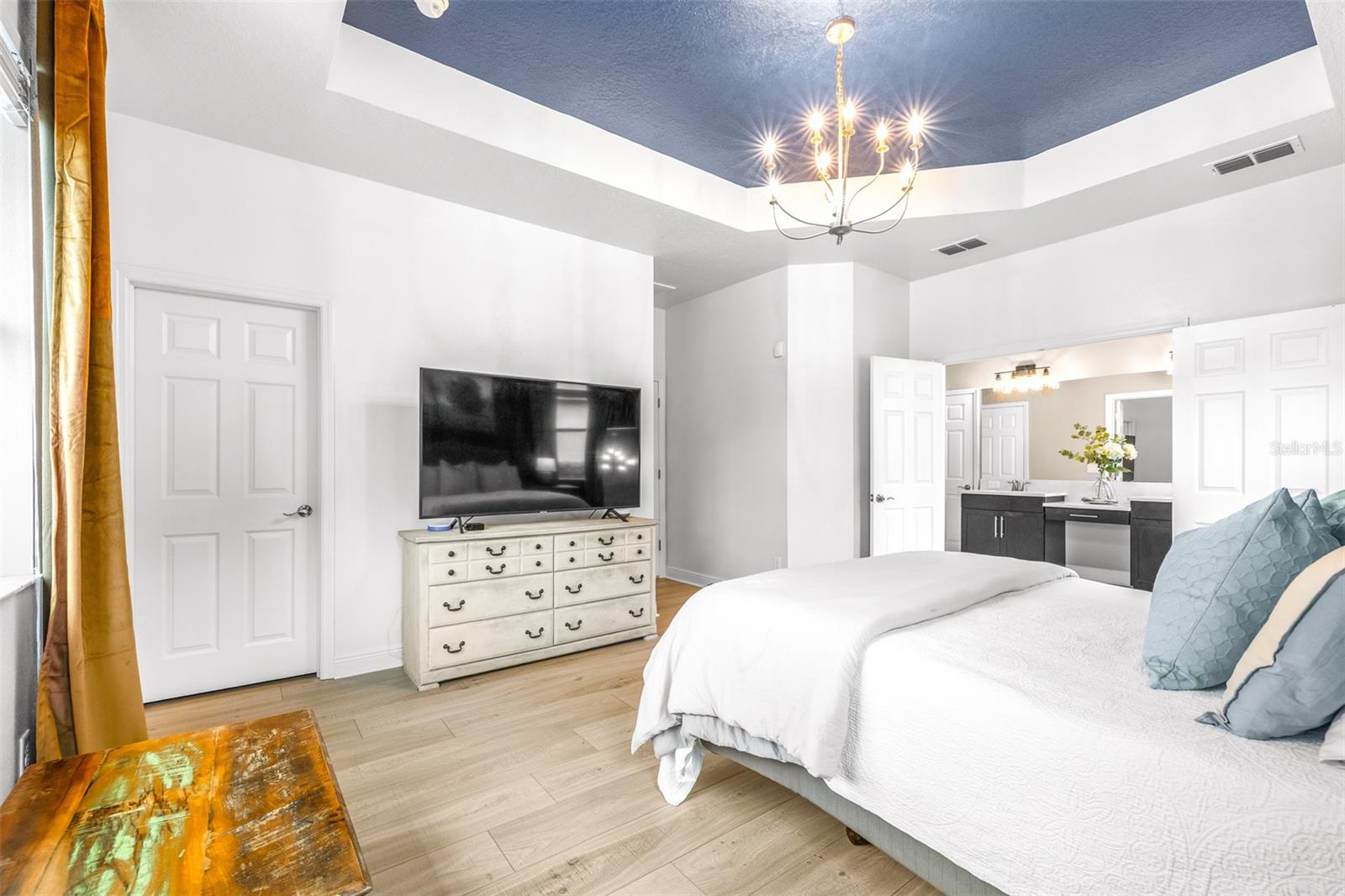 Listing photo id 26 for 21827 Billowy Jaunt Drive