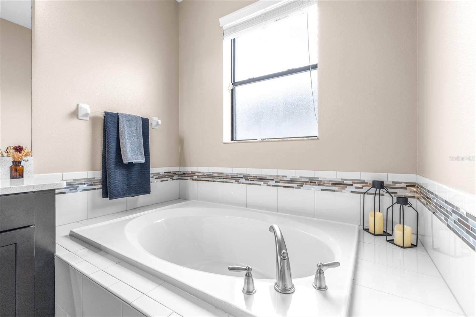 Listing photo id 30 for 21827 Billowy Jaunt Drive