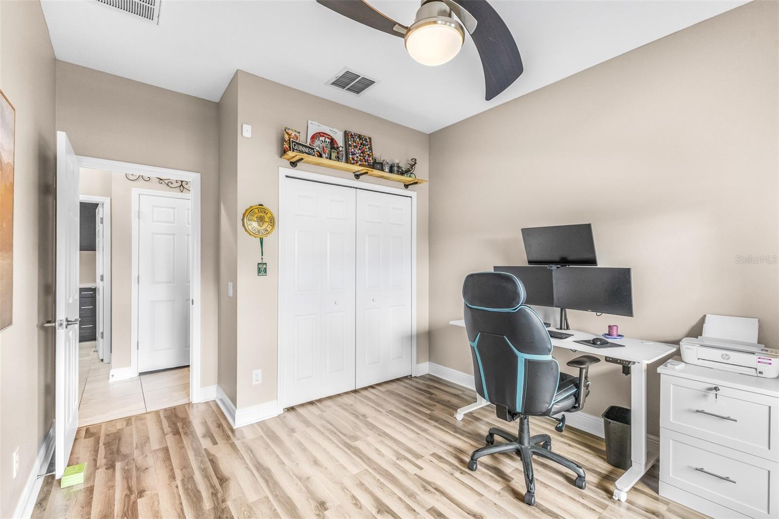 Listing photo id 41 for 21827 Billowy Jaunt Drive