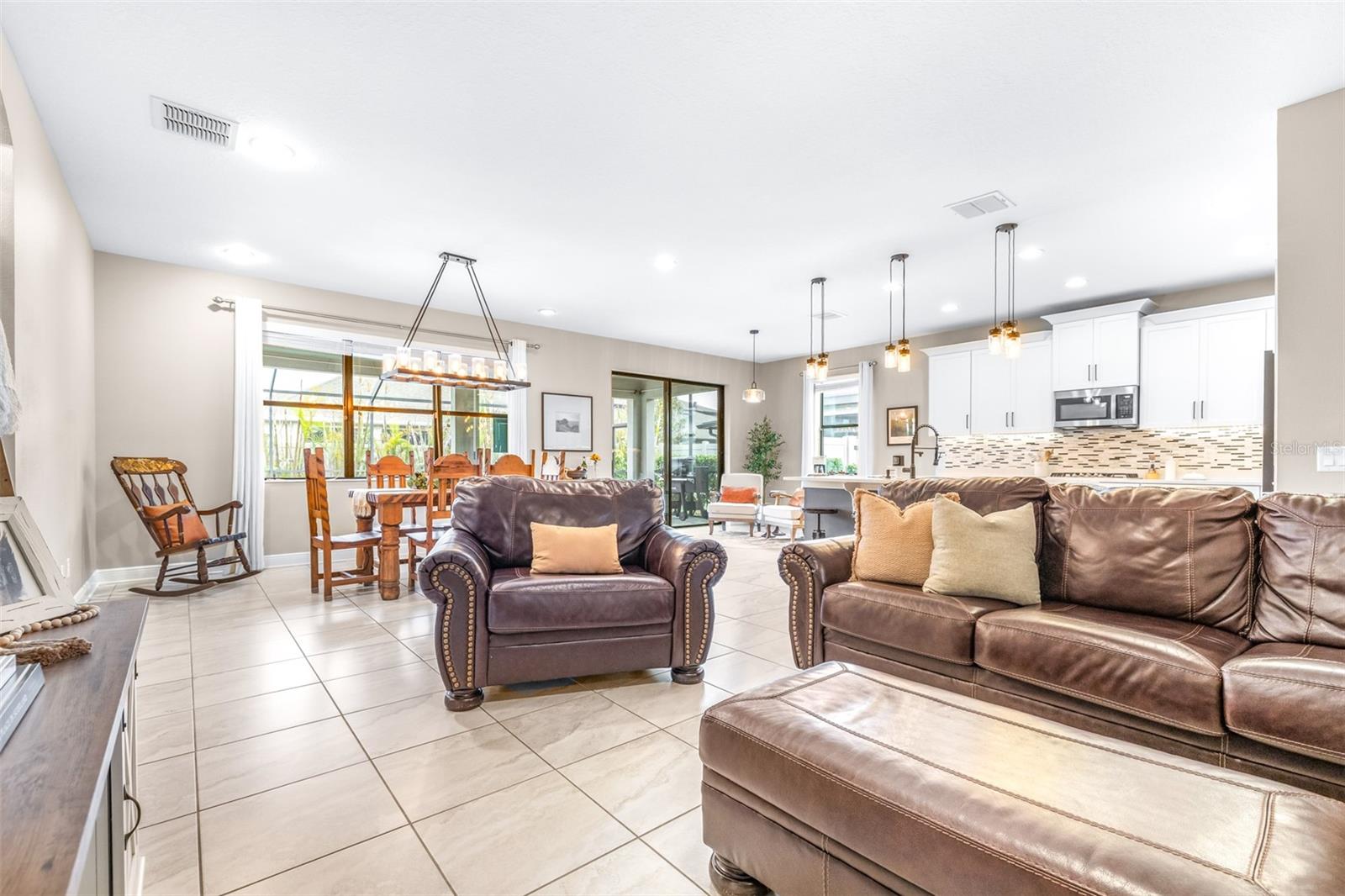 Listing photo id 3 for 21827 Billowy Jaunt Drive