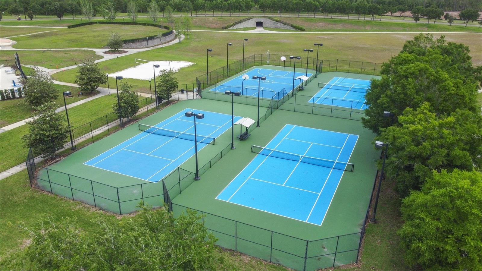 Listing photo id 67 for 21827 Billowy Jaunt Drive