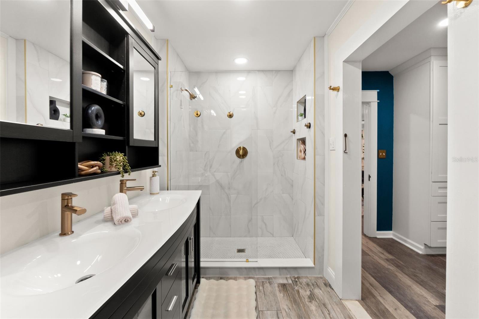 Image 41 of 93 For 6200 River Terrace