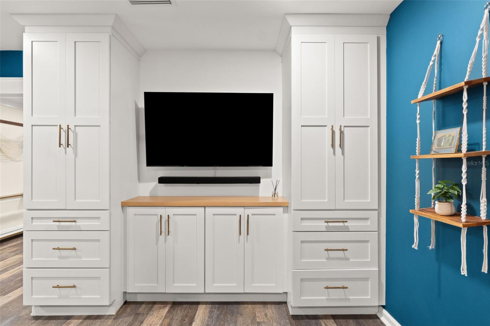 Image 42 of 93 For 6200 River Terrace