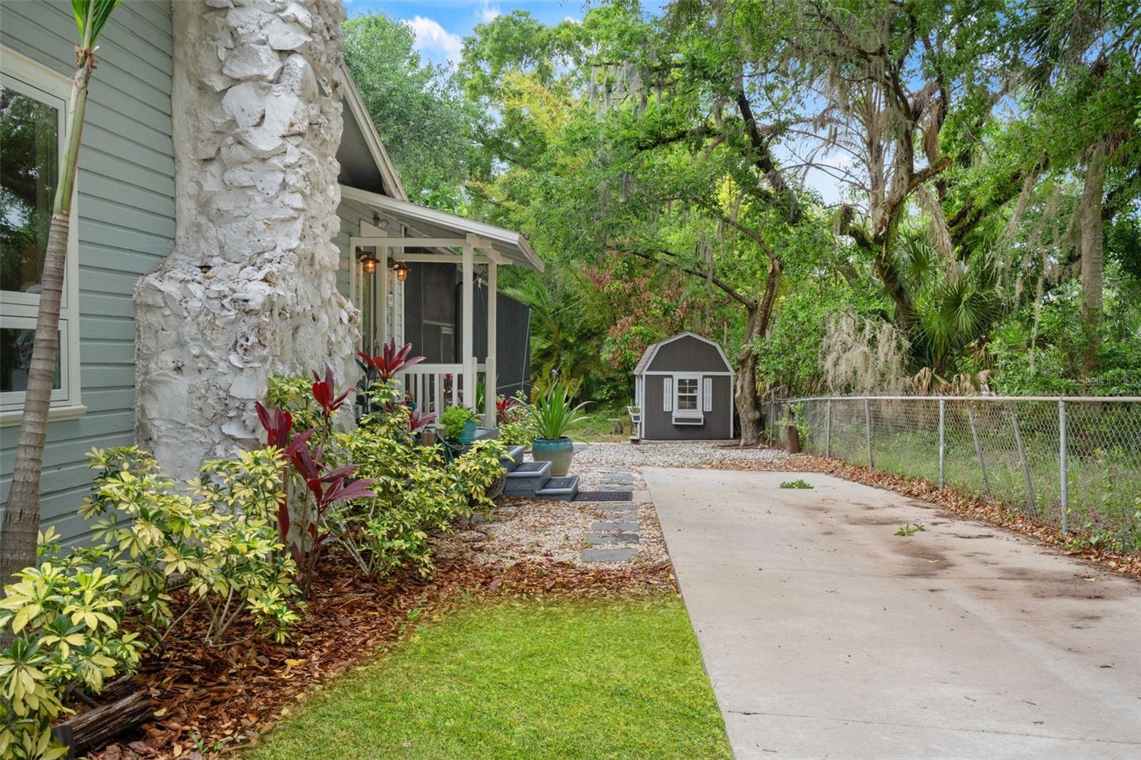 Image 76 of 93 For 6200 River Terrace