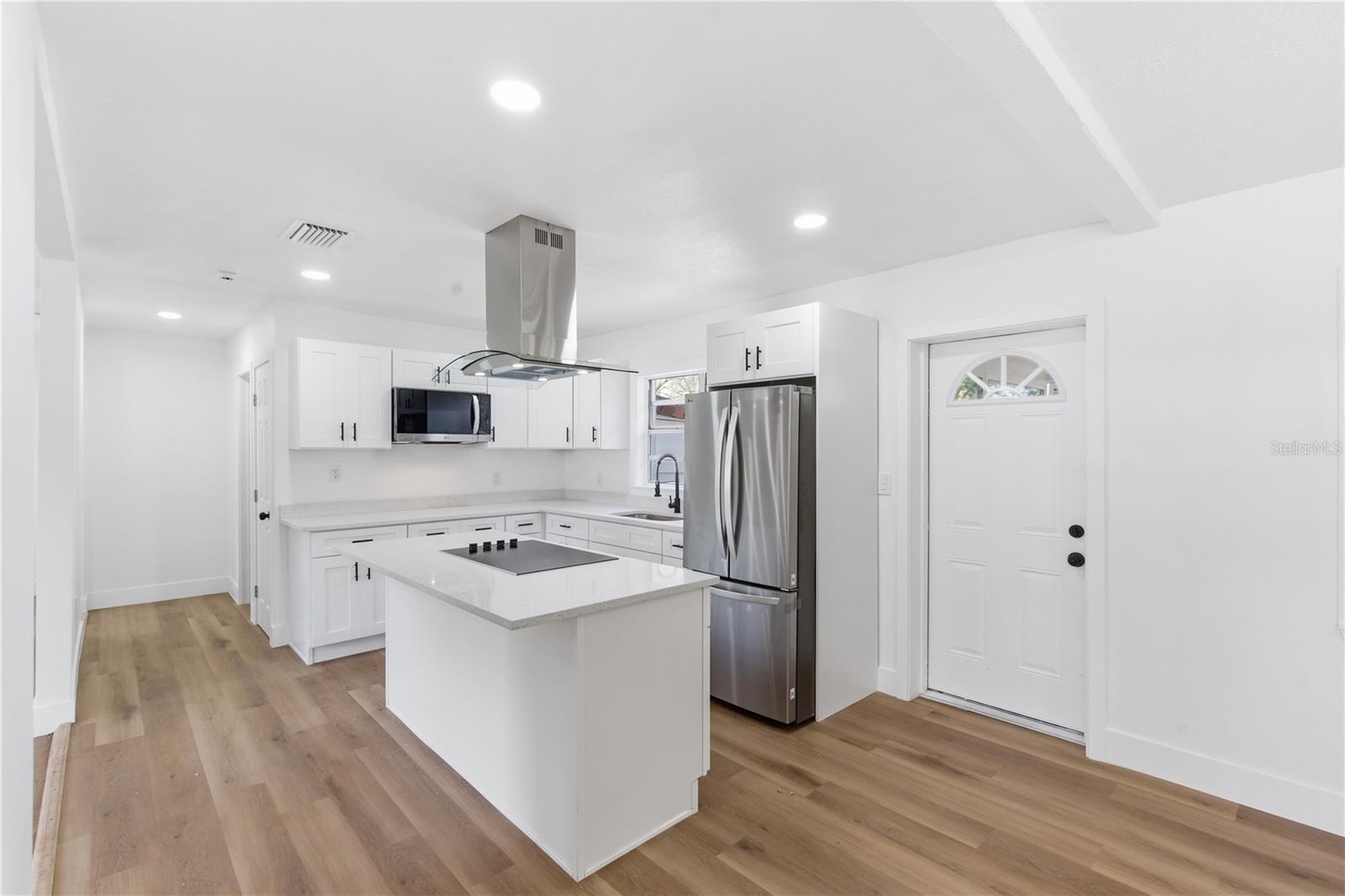 Listing photo id 8 for 10945 Boulevard