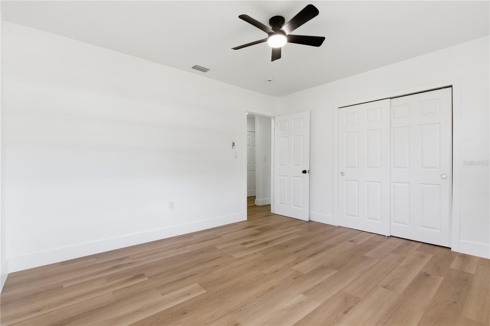 Listing photo id 9 for 10945 Boulevard