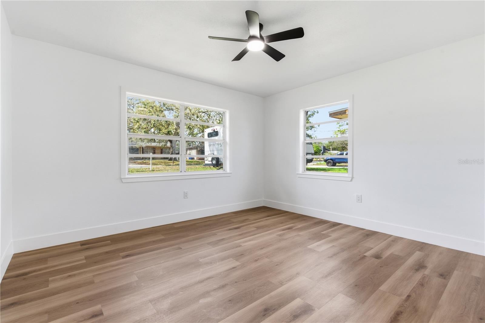 Listing photo id 10 for 10945 Boulevard