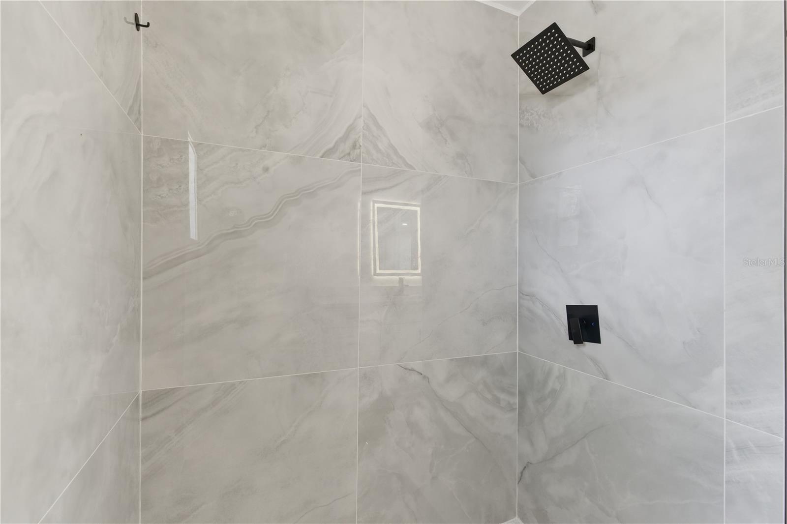 Listing photo id 11 for 10945 Boulevard