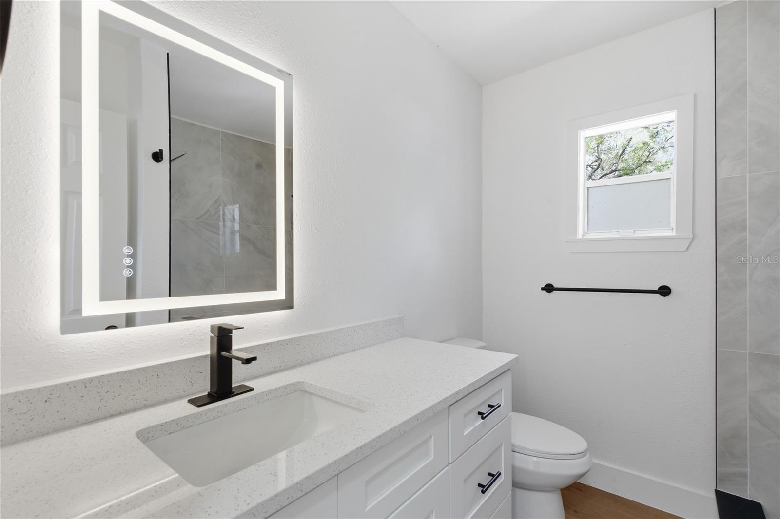 Listing photo id 12 for 10945 Boulevard