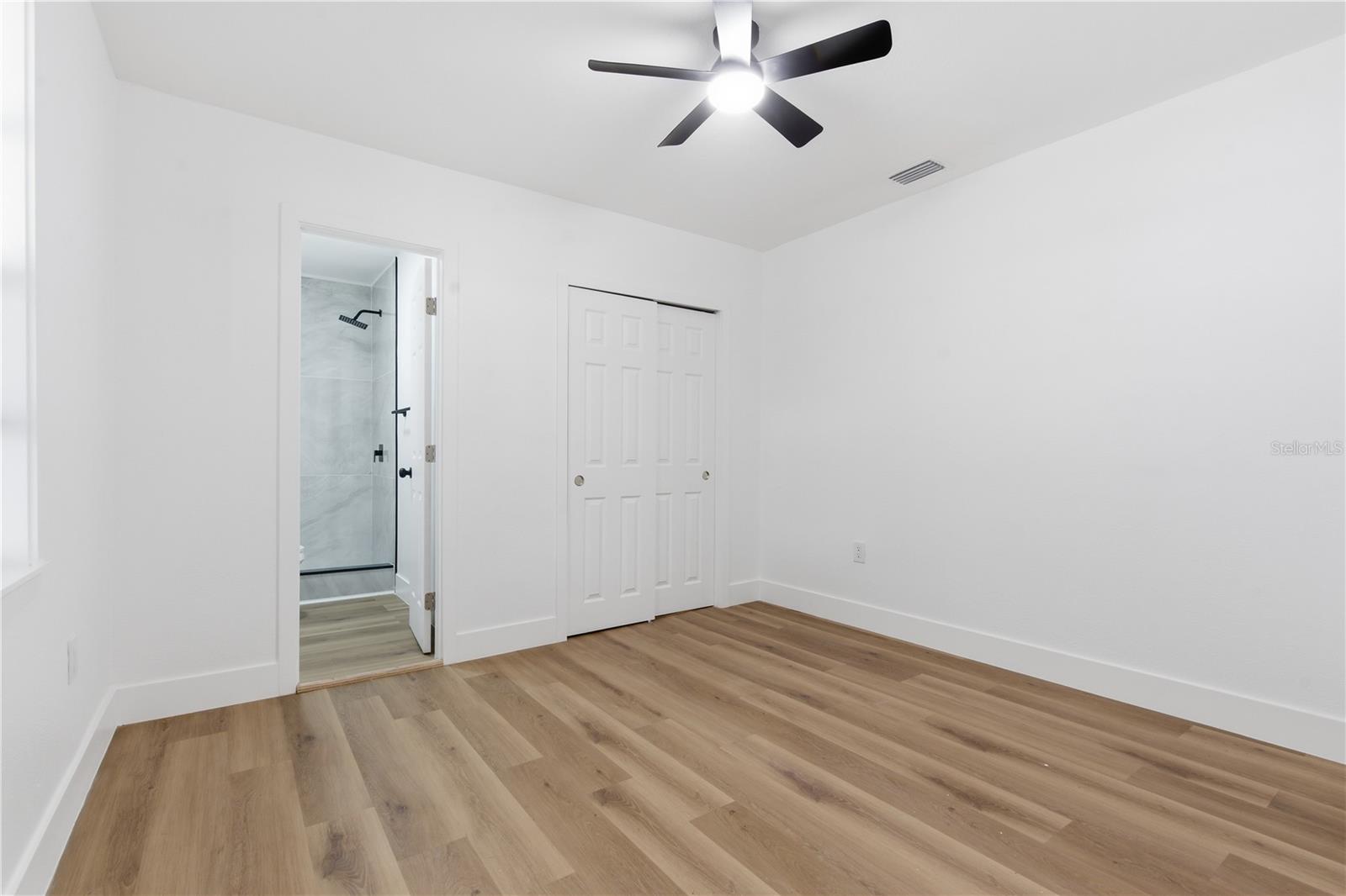 Listing photo id 14 for 10945 Boulevard