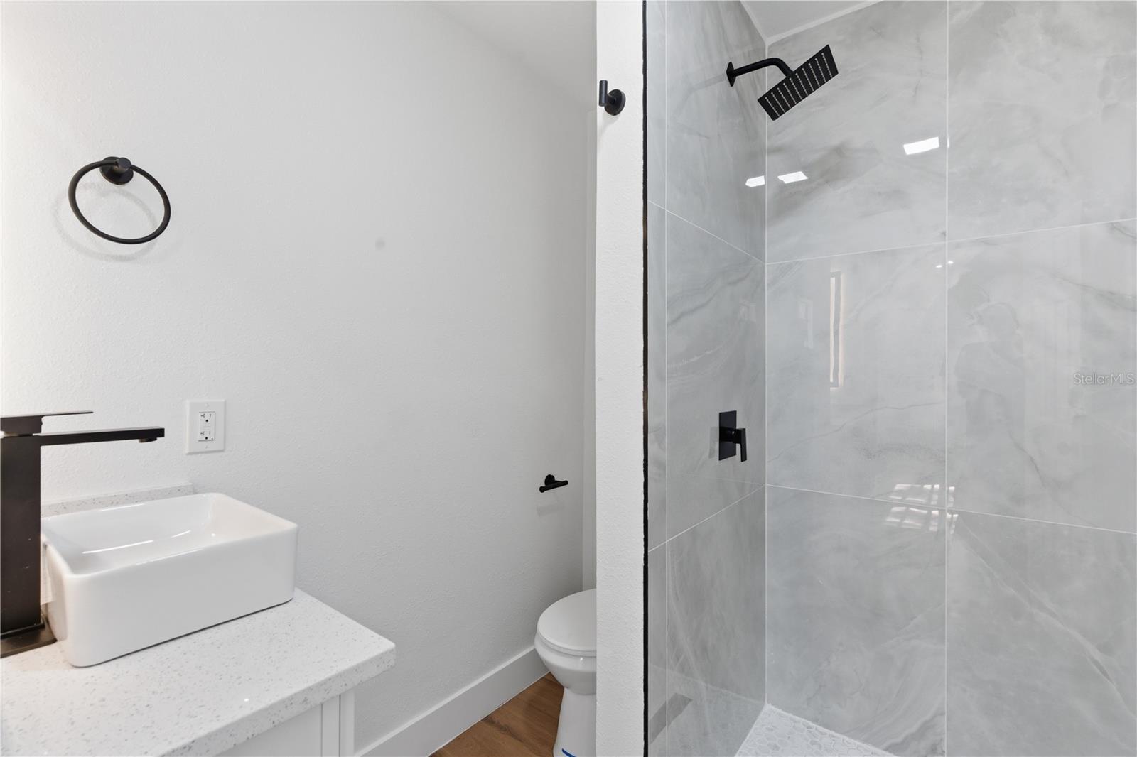 Listing photo id 16 for 10945 Boulevard