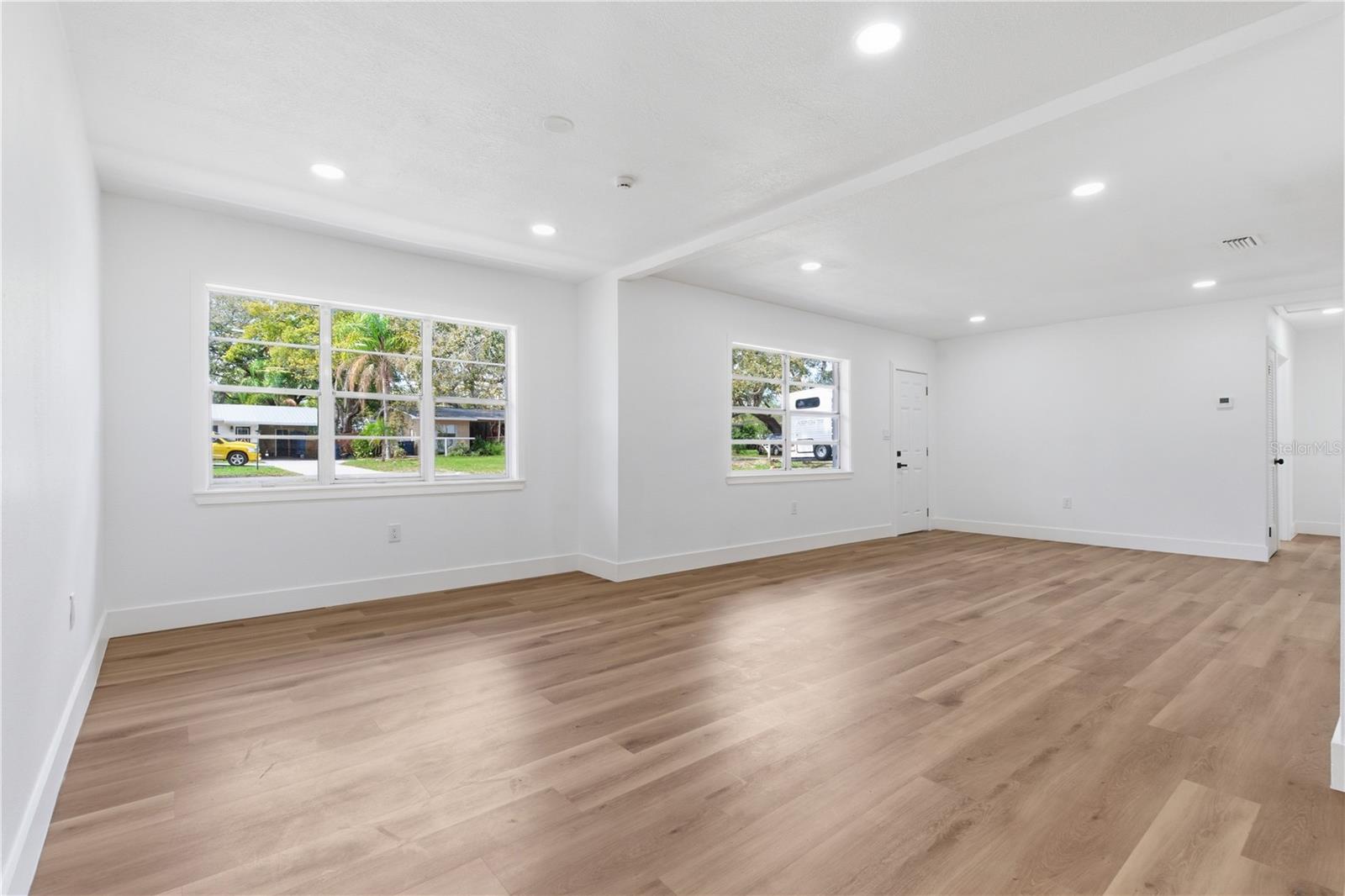 Listing photo id 18 for 10945 Boulevard