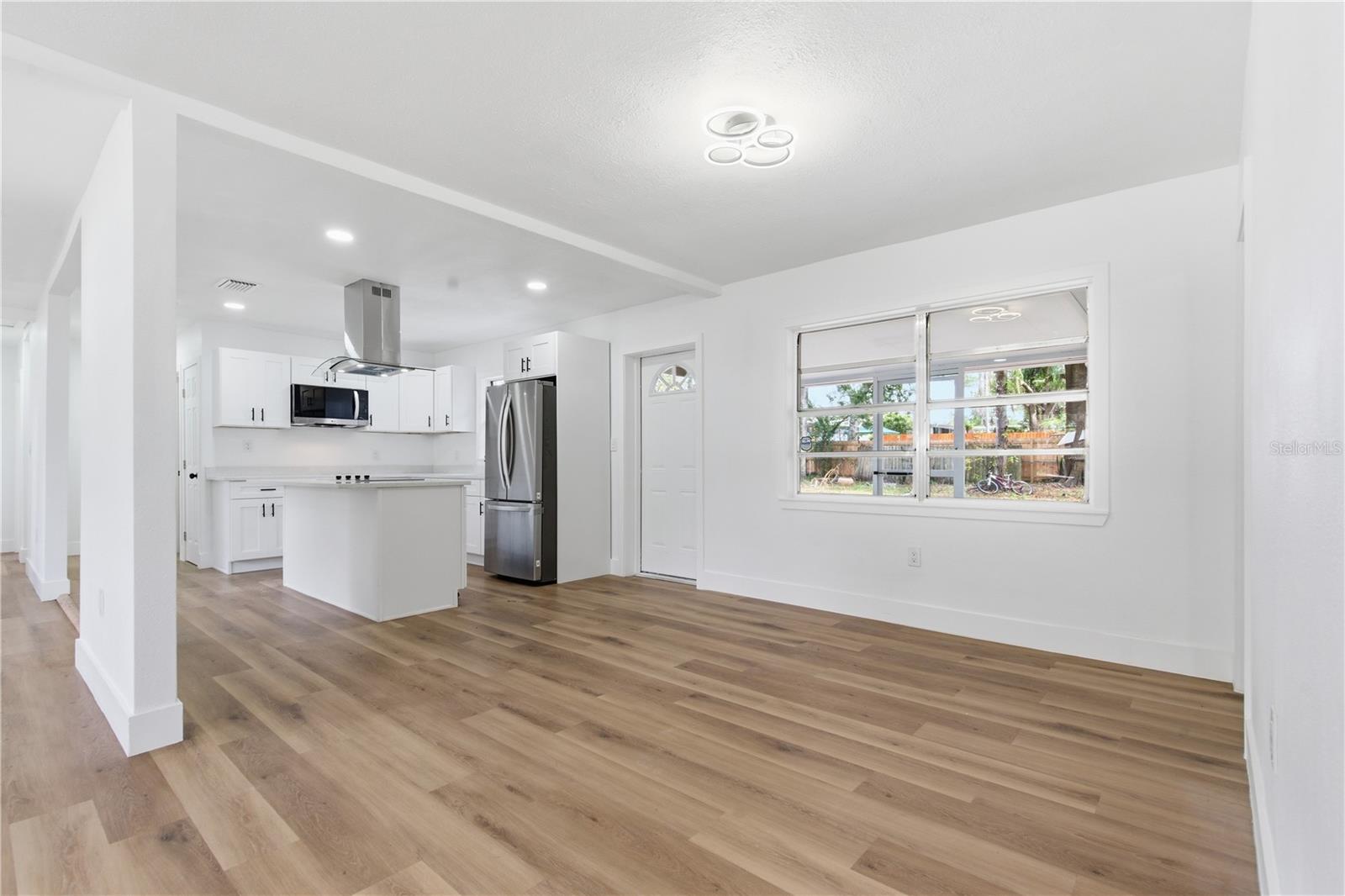 Listing photo id 19 for 10945 Boulevard