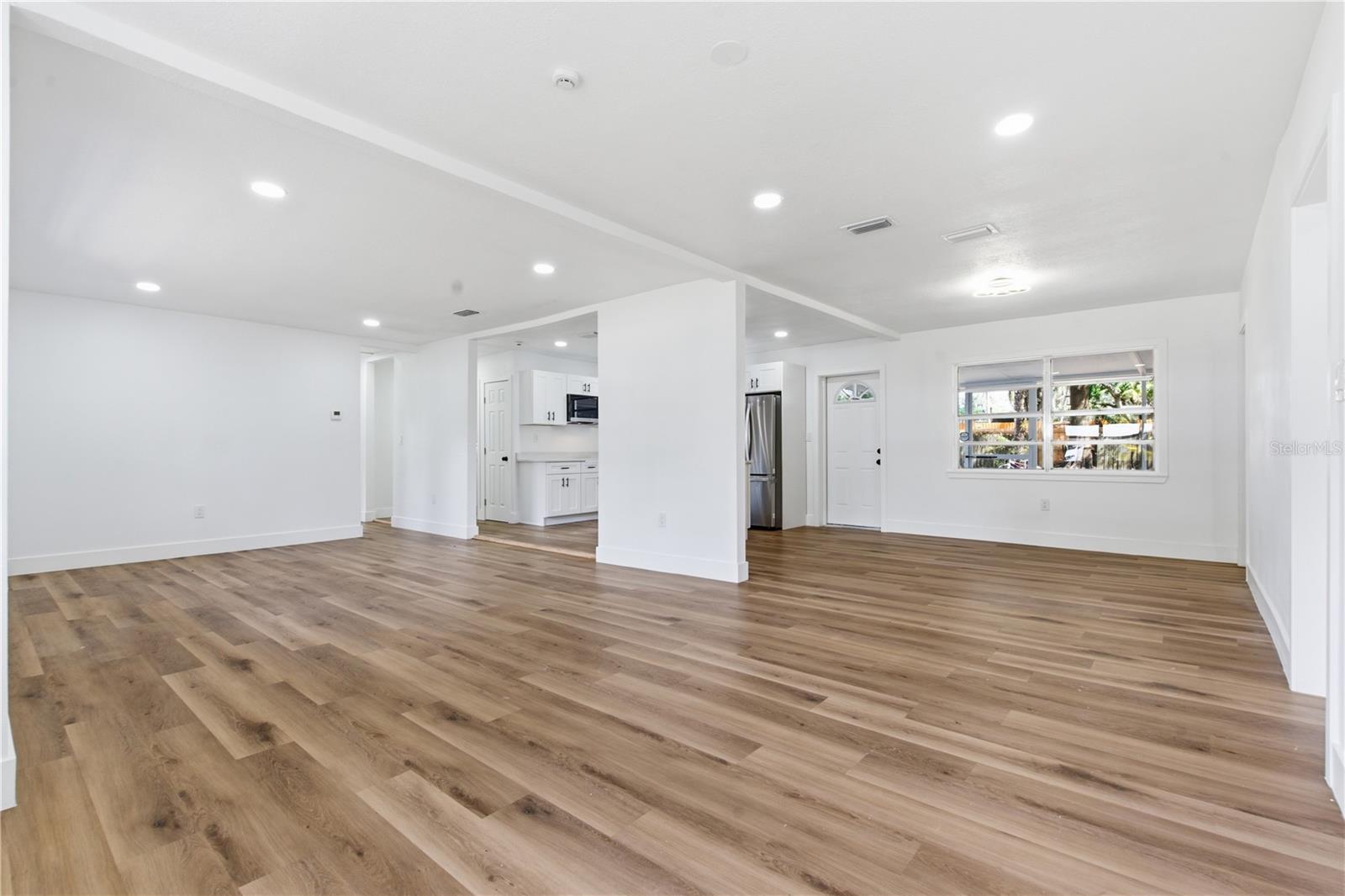 Listing photo id 20 for 10945 Boulevard