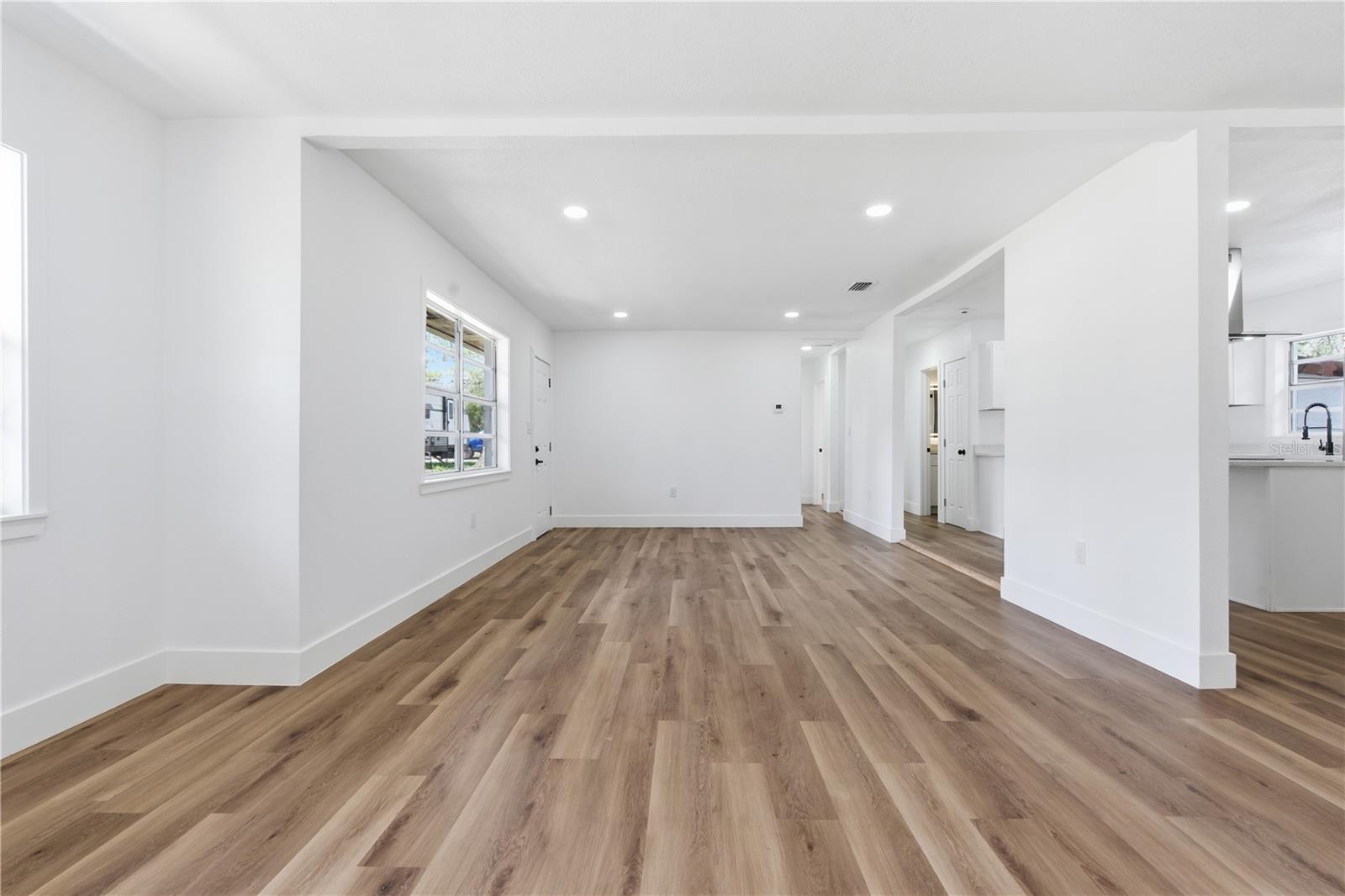 Listing photo id 21 for 10945 Boulevard