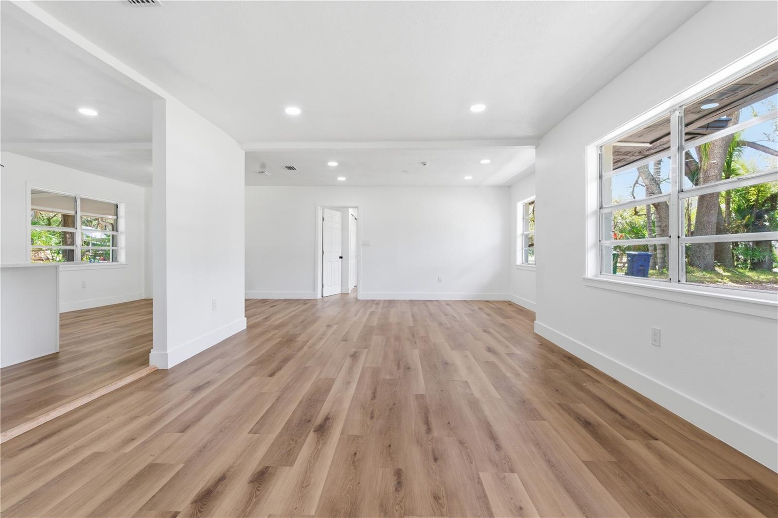 Listing photo id 22 for 10945 Boulevard