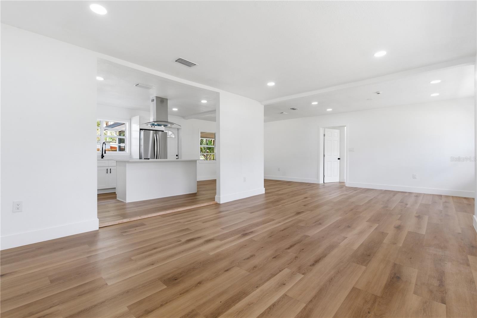 Listing photo id 23 for 10945 Boulevard