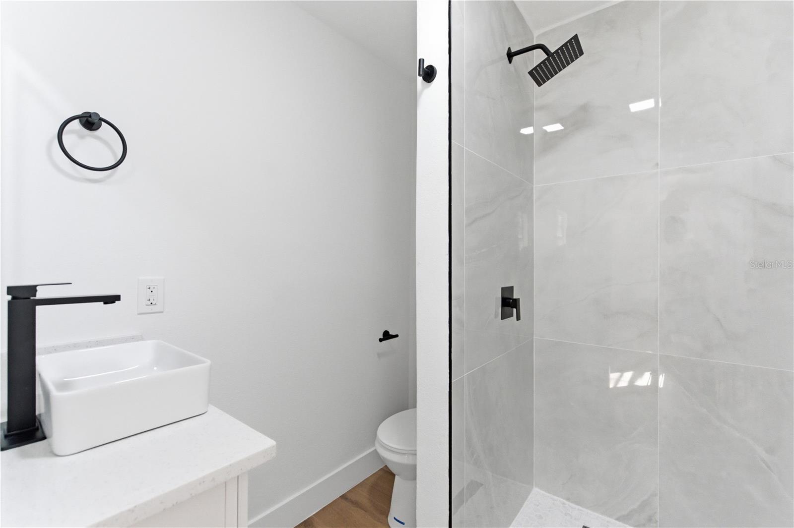 Listing photo id 25 for 10945 Boulevard