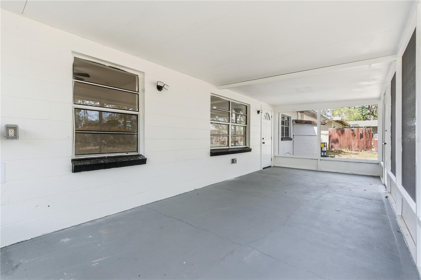 Listing photo id 26 for 10945 Boulevard