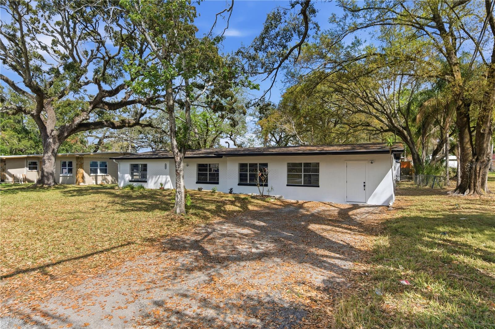 Listing photo id 1 for 10945 Boulevard