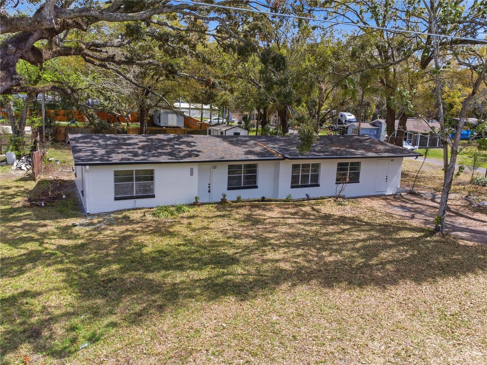 Listing photo id 2 for 10945 Boulevard