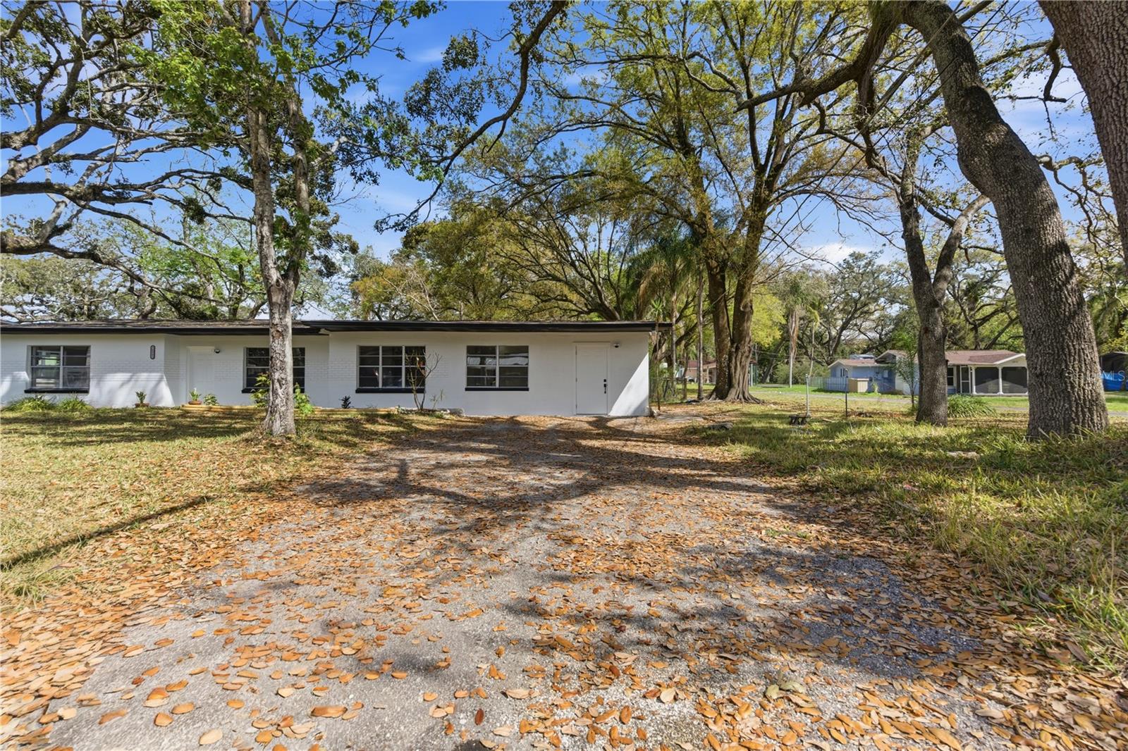 Listing photo id 3 for 10945 Boulevard