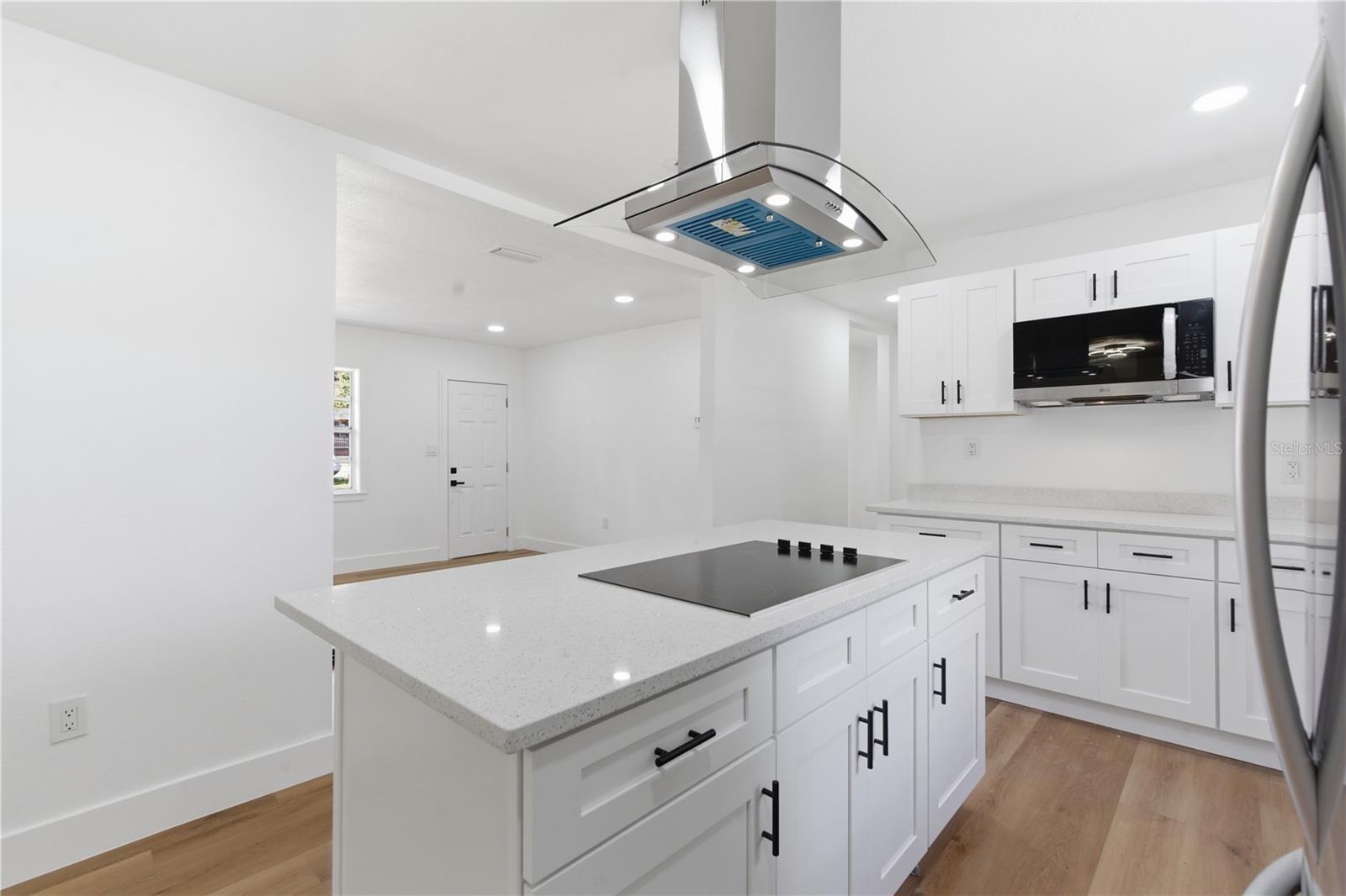 Listing photo id 4 for 10945 Boulevard