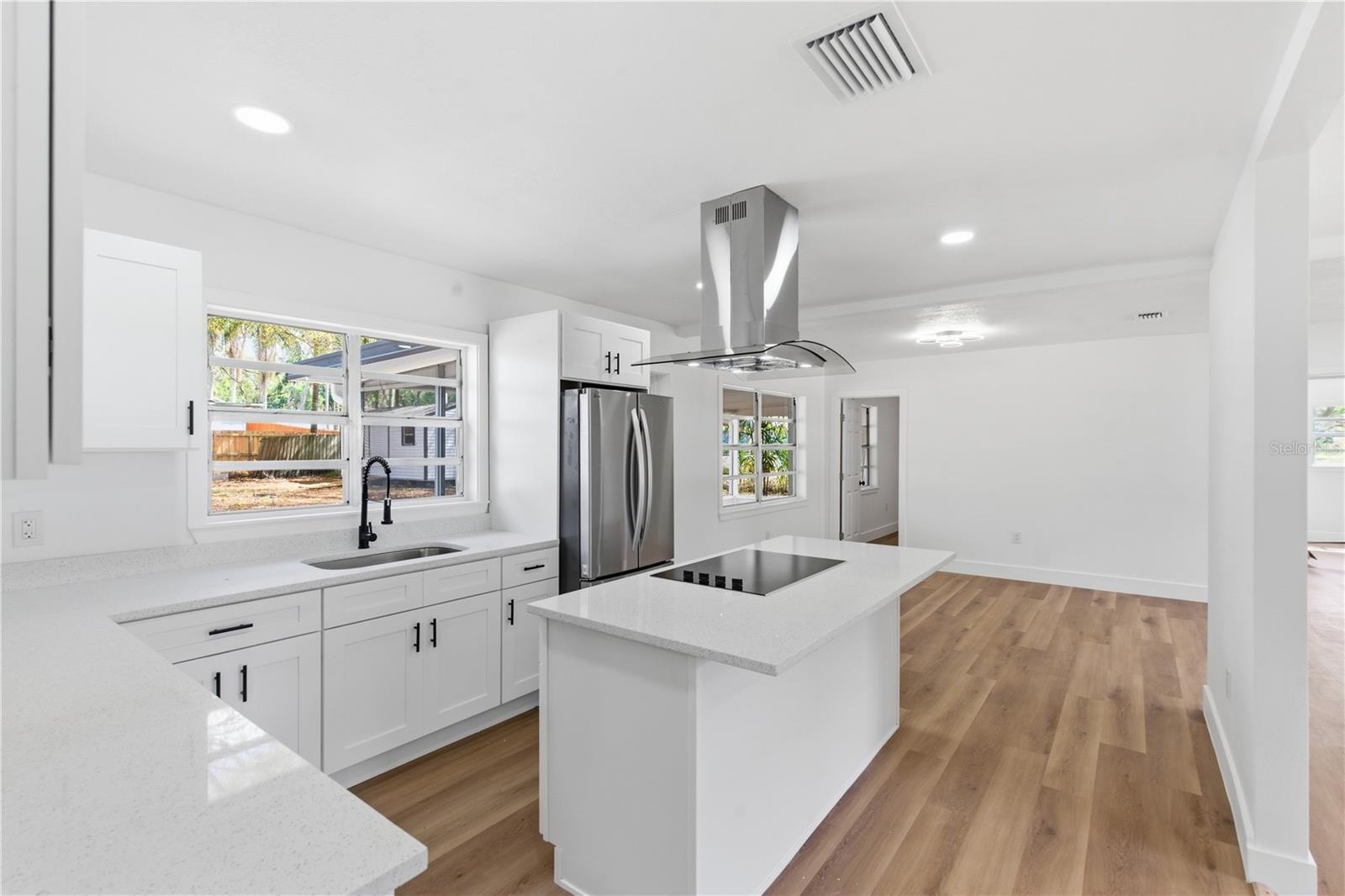 Listing photo id 6 for 10945 Boulevard