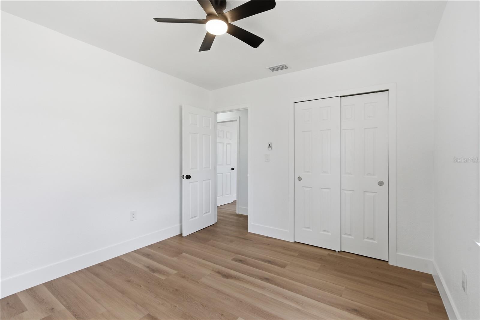 Listing photo id 7 for 10945 Boulevard