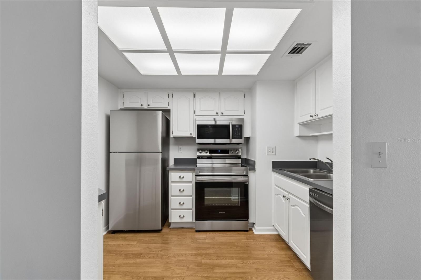 Image 11 of 33 For 2971 Estancia Boulevard 313