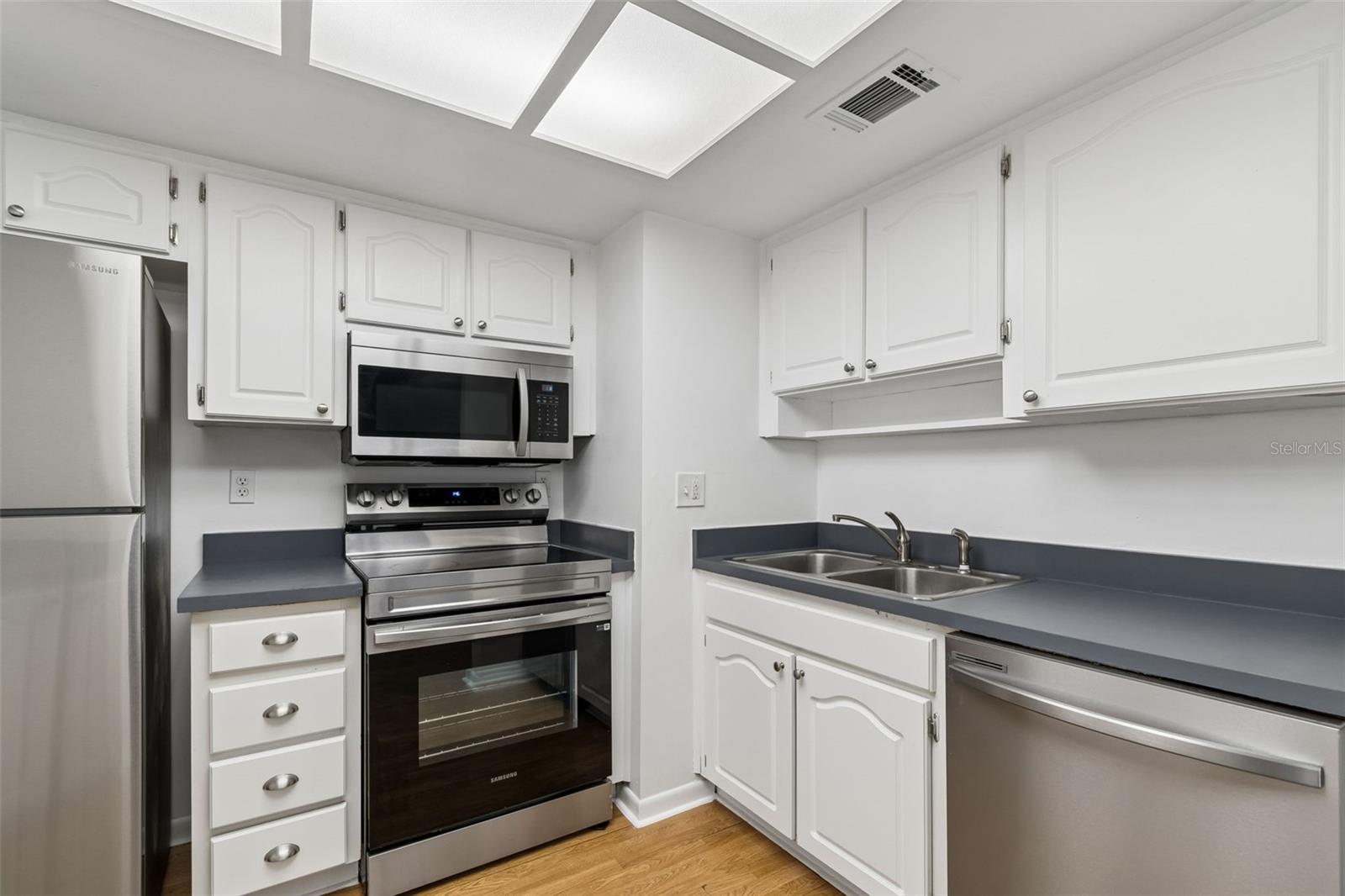 Image 12 of 33 For 2971 Estancia Boulevard 313